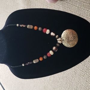 Gold and beads necklace